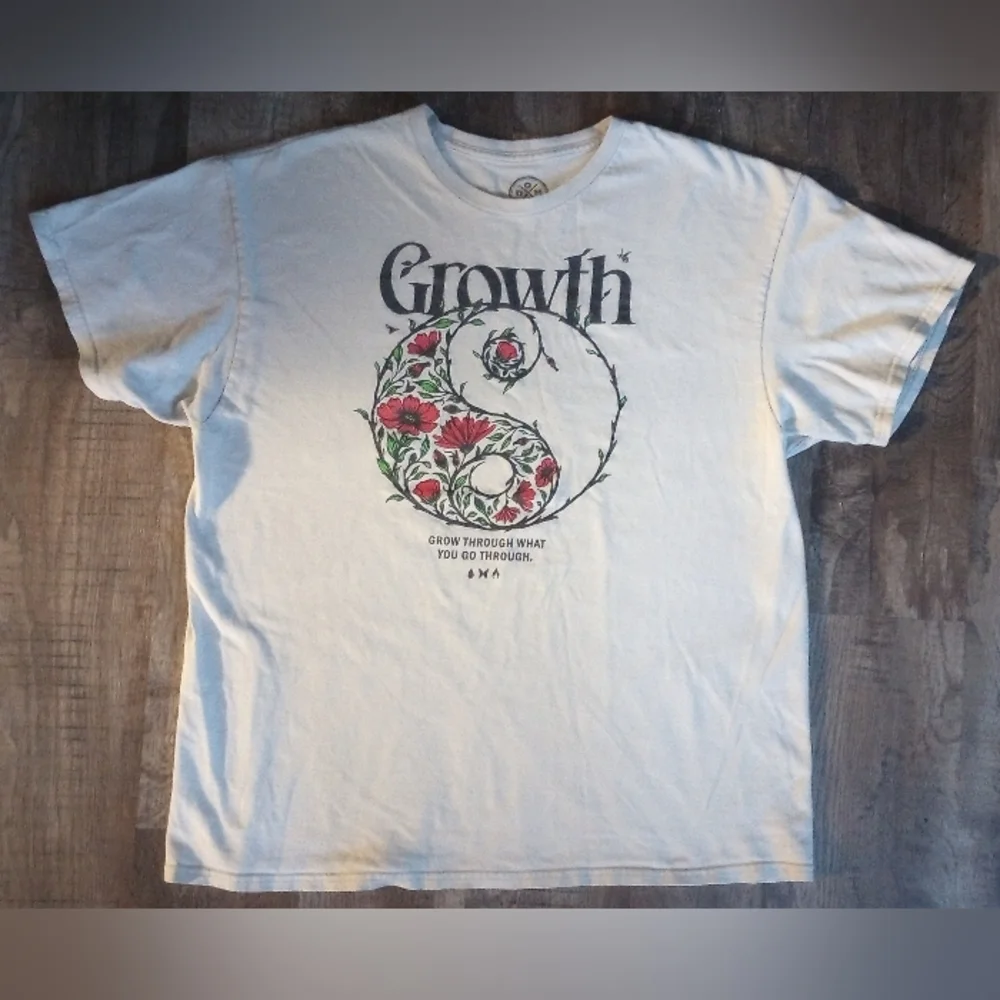 White Graphic T-Shirt, Size XL - Picture 1 of 2